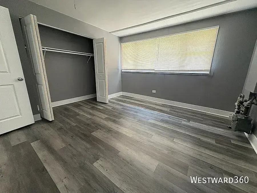 508 W 46th Pl #1 - Photo 2 of 11