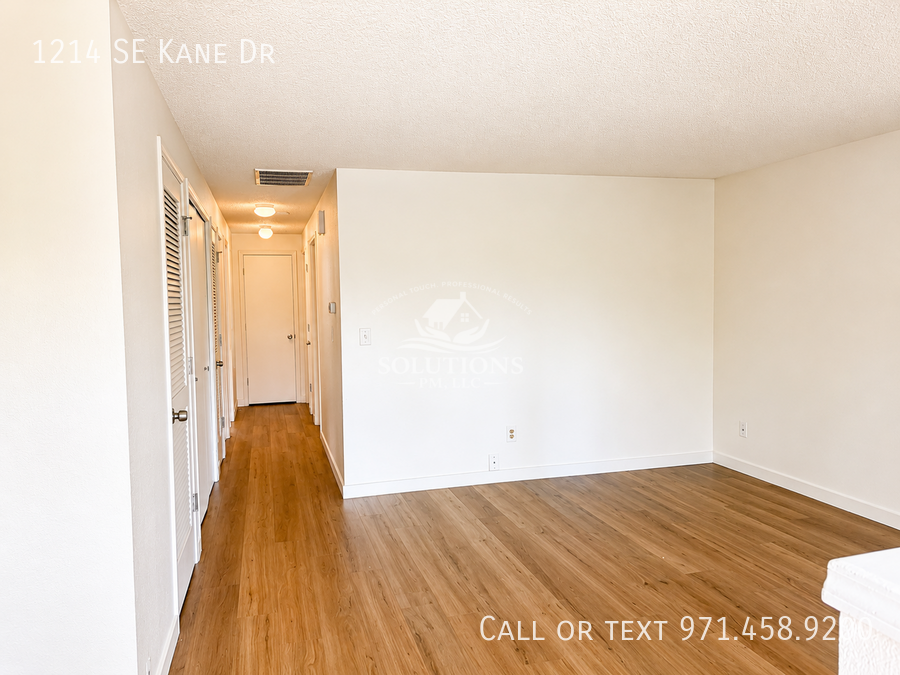 1214 Se Kane Dr - Photo 7 of 12