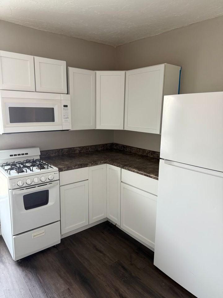105 Main St S Apt 10 #10 - Photo 2 of 8