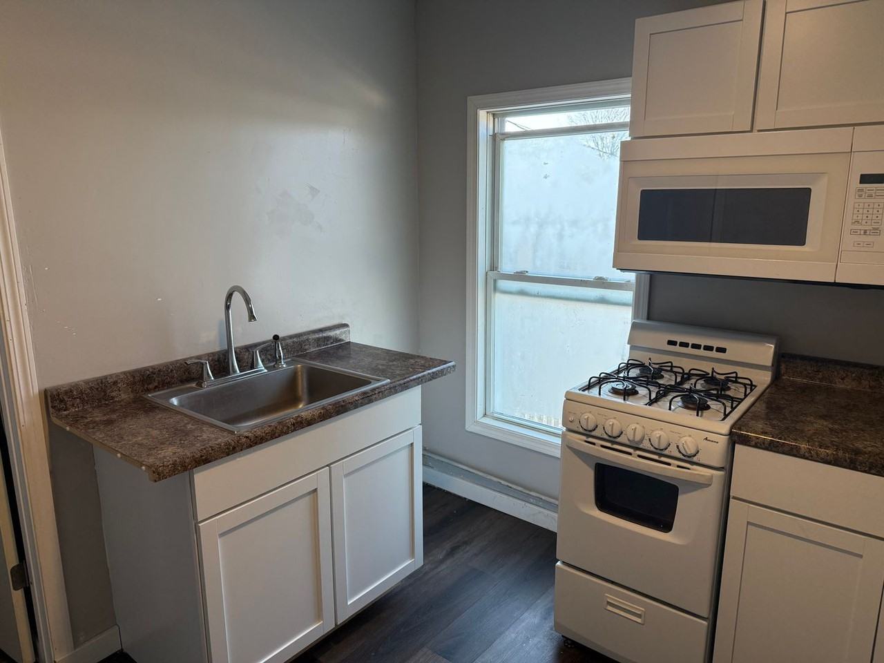 105 Main St S Apt 10 #10 - Photo 3 of 8