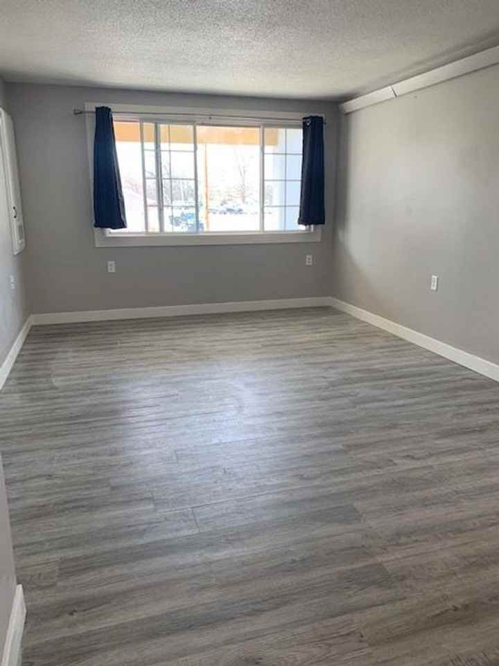 102 2nd Ave Sw - Photo 3 of 7