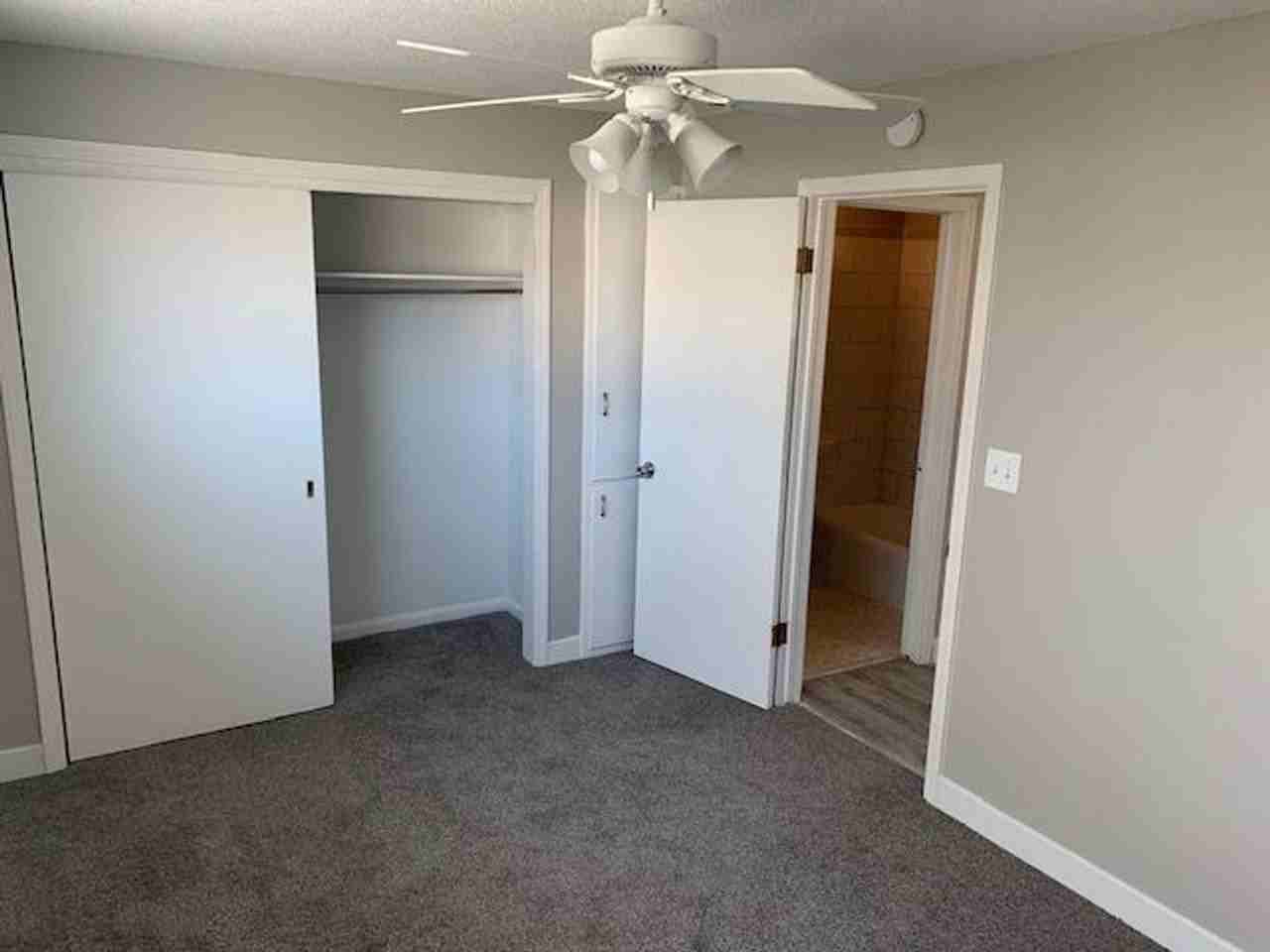 102 2nd Ave Sw - Photo 4 of 7