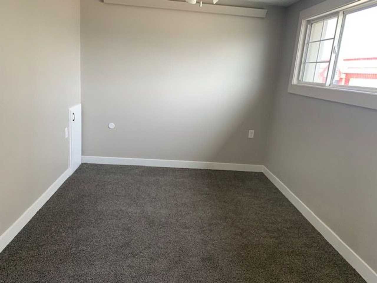 102 2nd Ave Sw - Photo 5 of 7