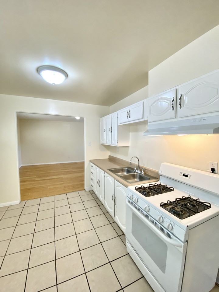 1532 Locust Ave - Photo 2 of 15