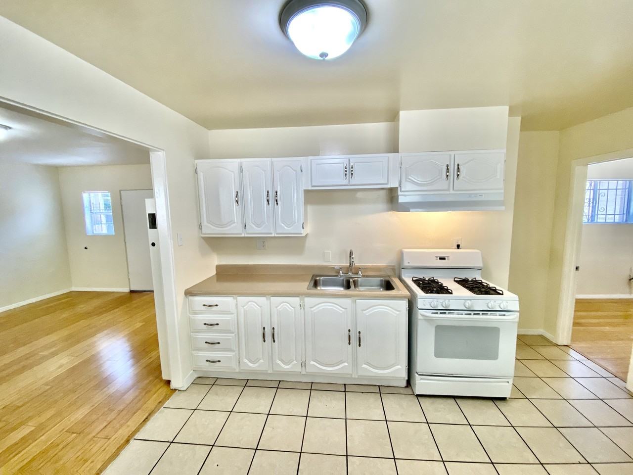 1532 Locust Ave - Photo 4 of 15