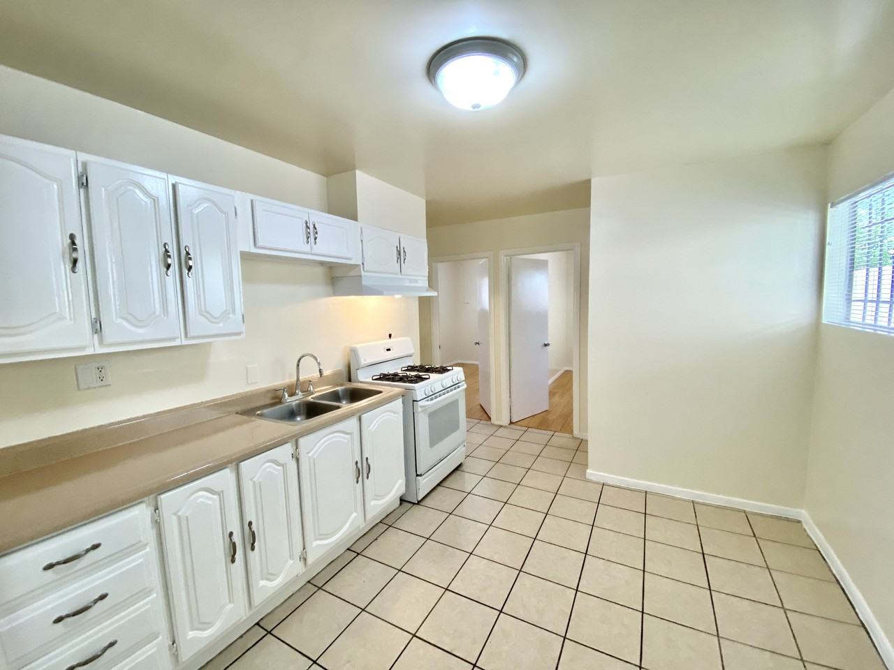 1532 Locust Ave - Photo 6 of 15