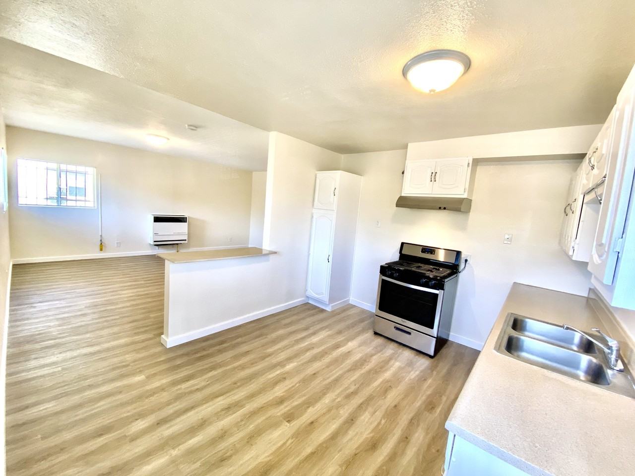 1530 Locust Ave #D - Photo 3 of 12