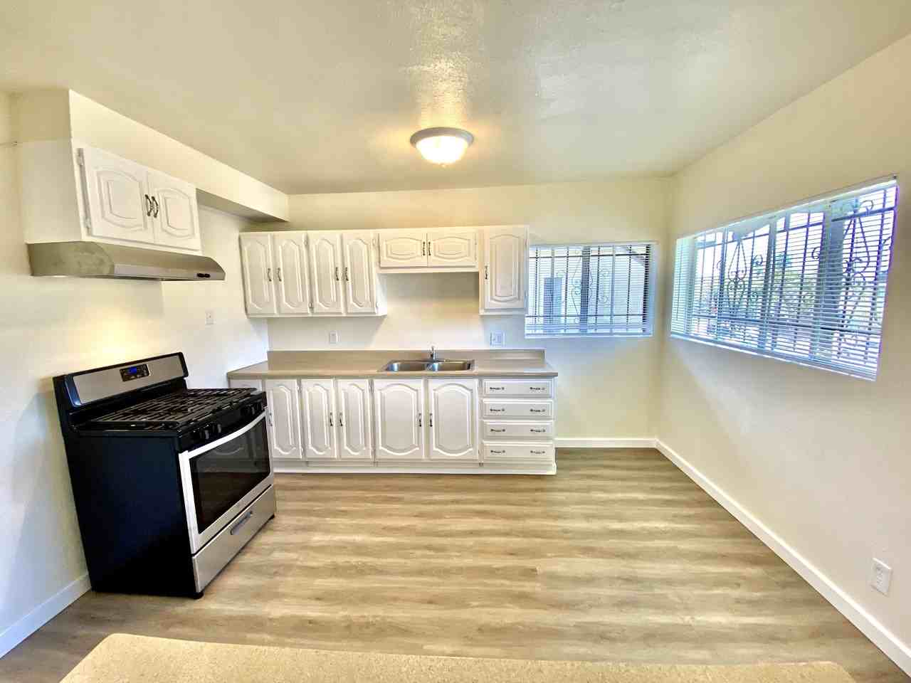 1530 Locust Ave #D - Photo 4 of 12