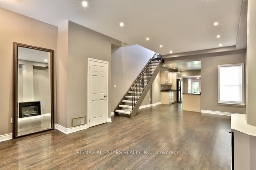 68 Macpherson Avenue - Photo 7 of 25