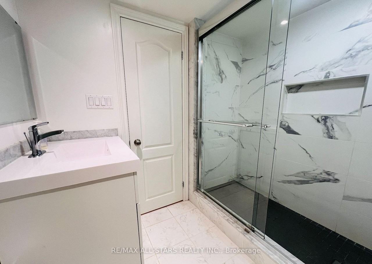 68 Macpherson Avenue - Photo 10