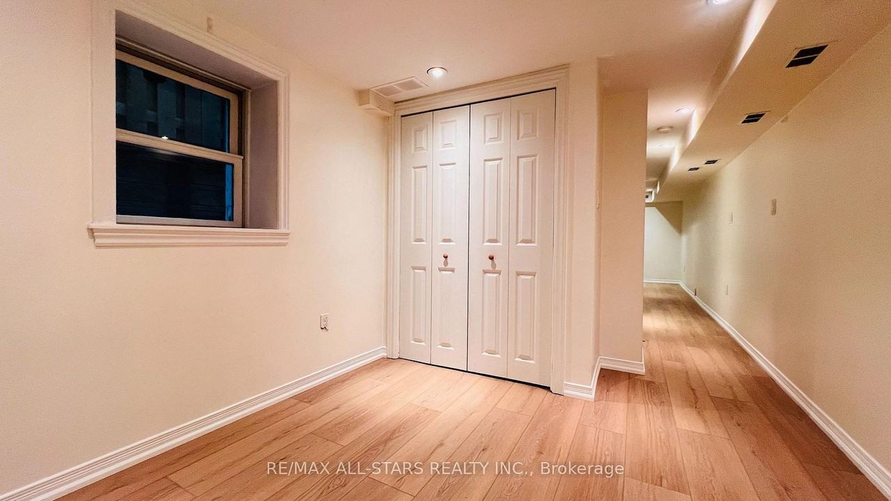68 Macpherson Avenue - Photo 13