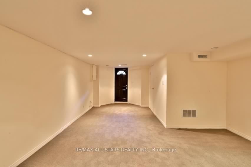 68 Macpherson Avenue - Photo 14