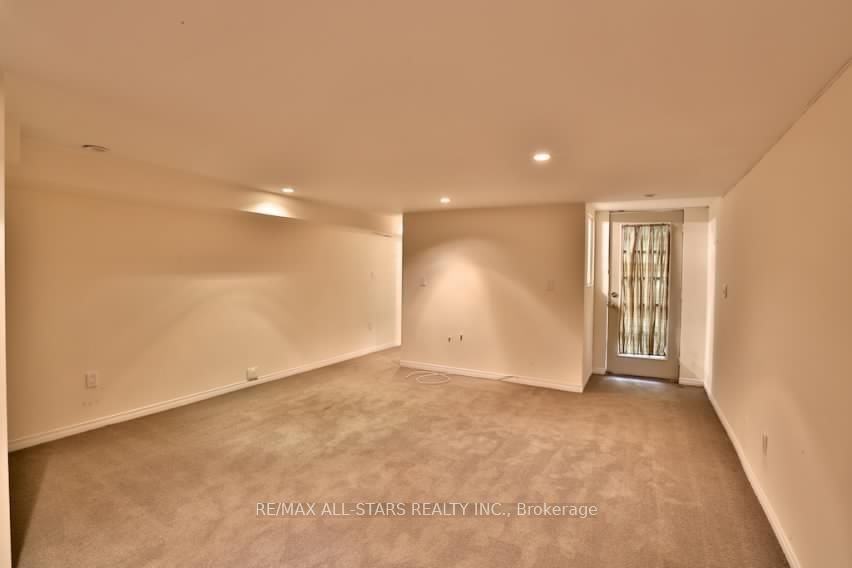 68 Macpherson Avenue - Photo 17