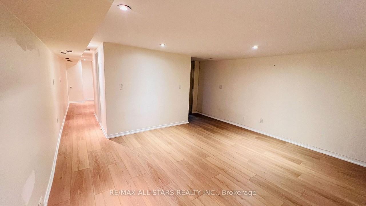 68 Macpherson Avenue - Photo 18