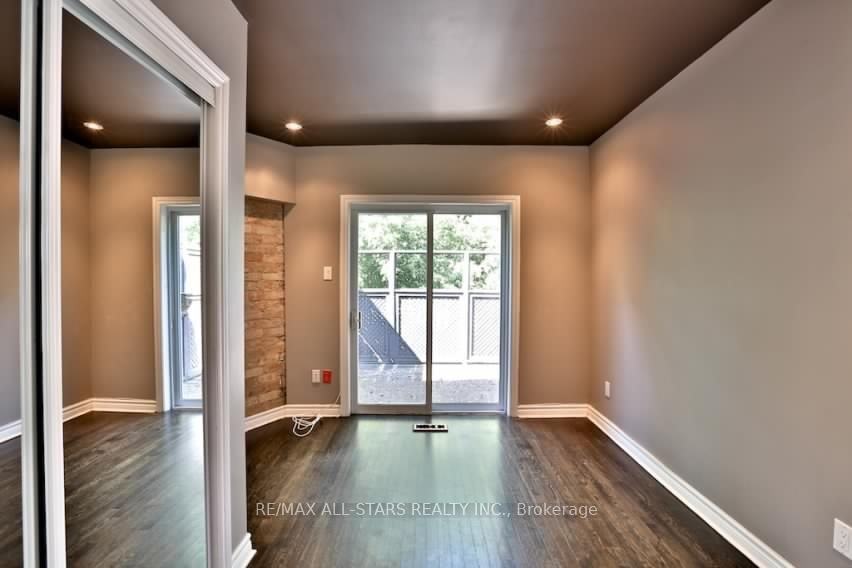 68 Macpherson Avenue - Photo 9