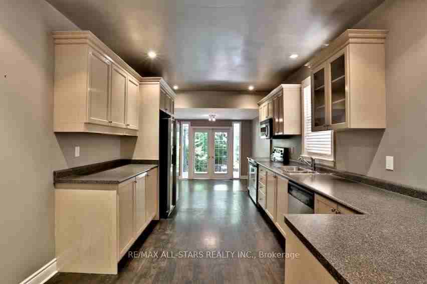 68 Macpherson Avenue