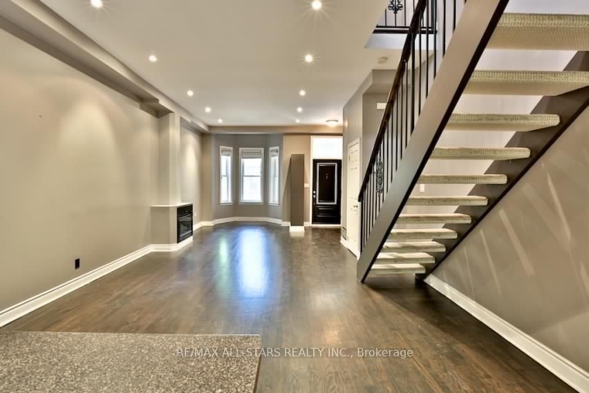 68 Macpherson Avenue - Photo 4 of 25
