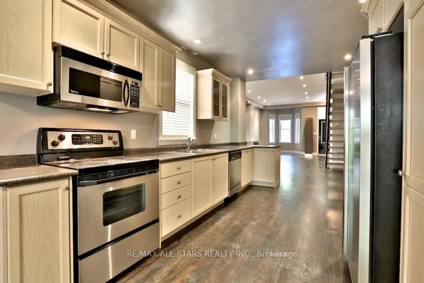 68 Macpherson Avenue - Photo 2 of 25