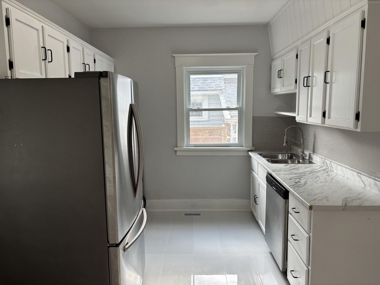 5810 Symmes St - Photo 6 of 19