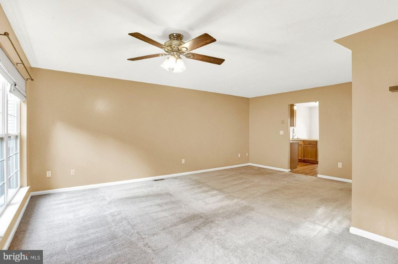 313 Aspen Dr - Photo 6 of 11