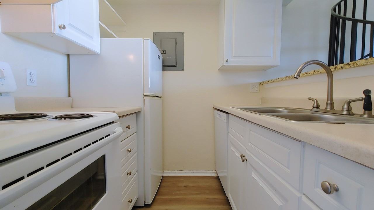 Cloudview Terrace - Photo 4 of 21