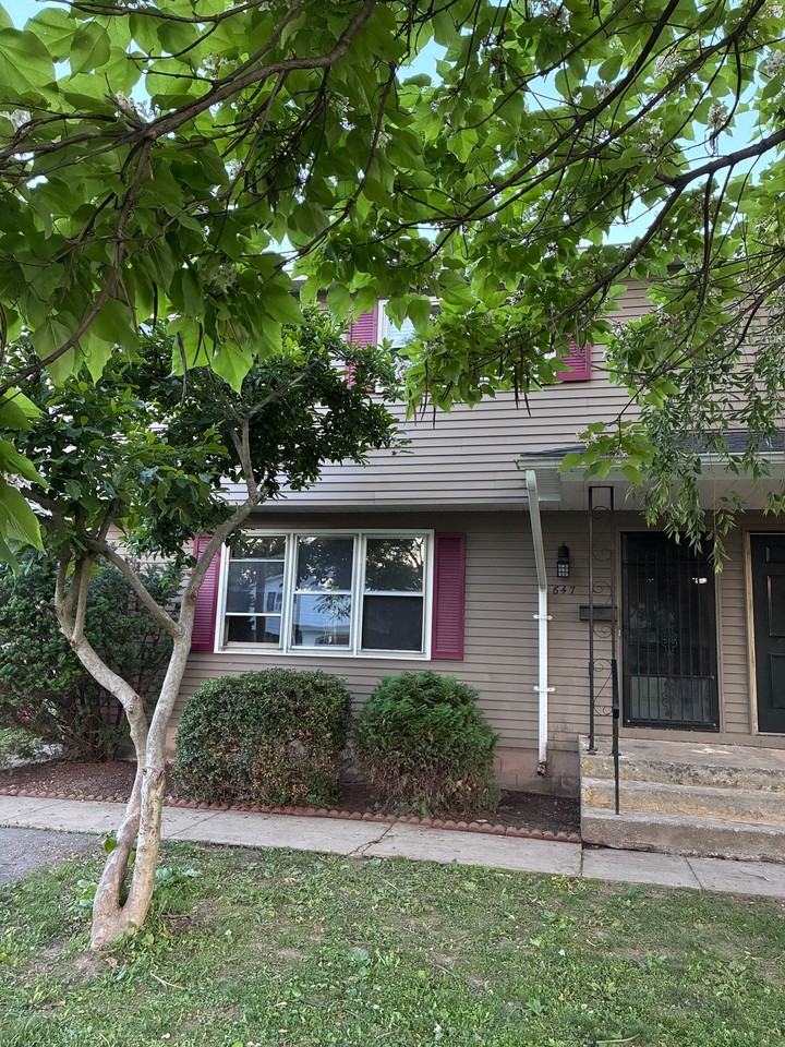 647 Sunflower Dr - Photo 2 of 11
