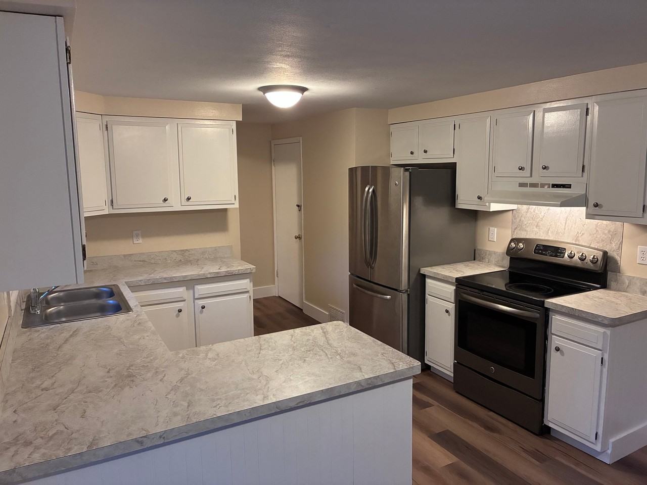 647 Sunflower Dr - Photo 3 of 11