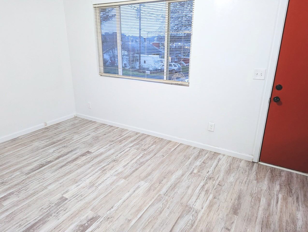 63671 Harriet Rd - Photo 4 of 9