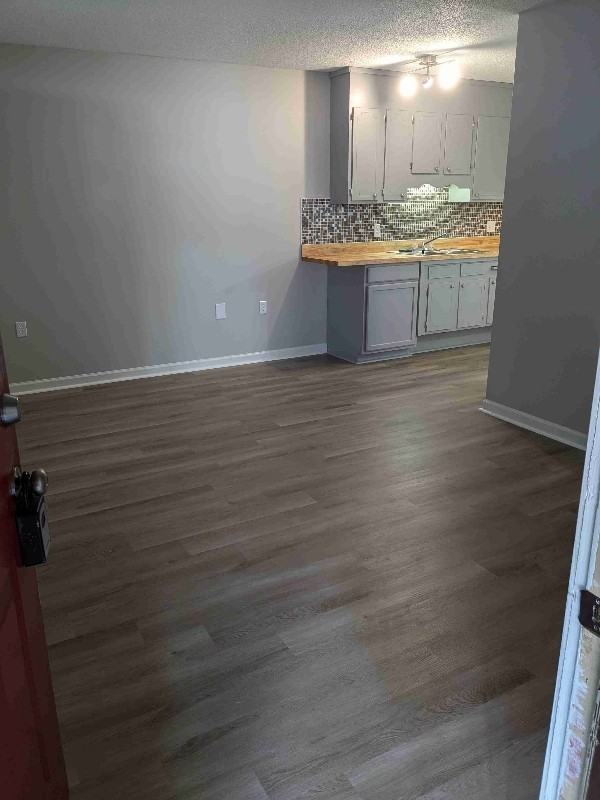 1220 8th St Ne #B - Photo 3 of 18