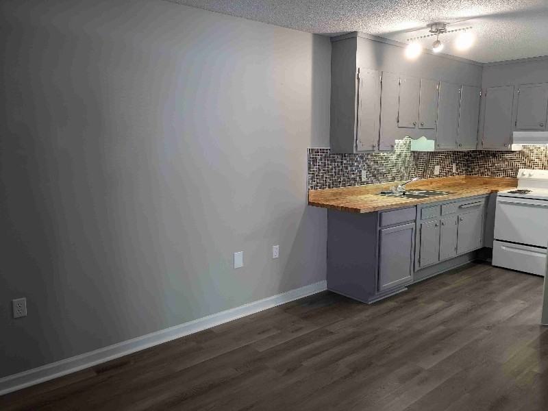 1220 8th St Ne #B - Photo 4 of 18