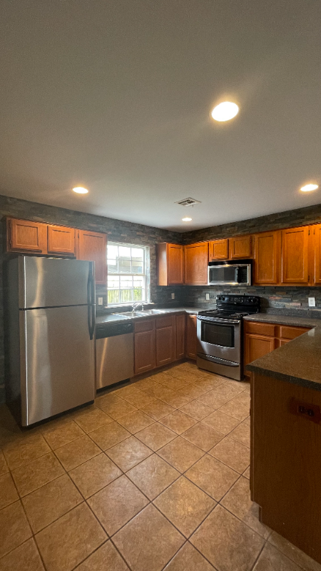 1897 W Stone St #3 - Photo 4 of 16