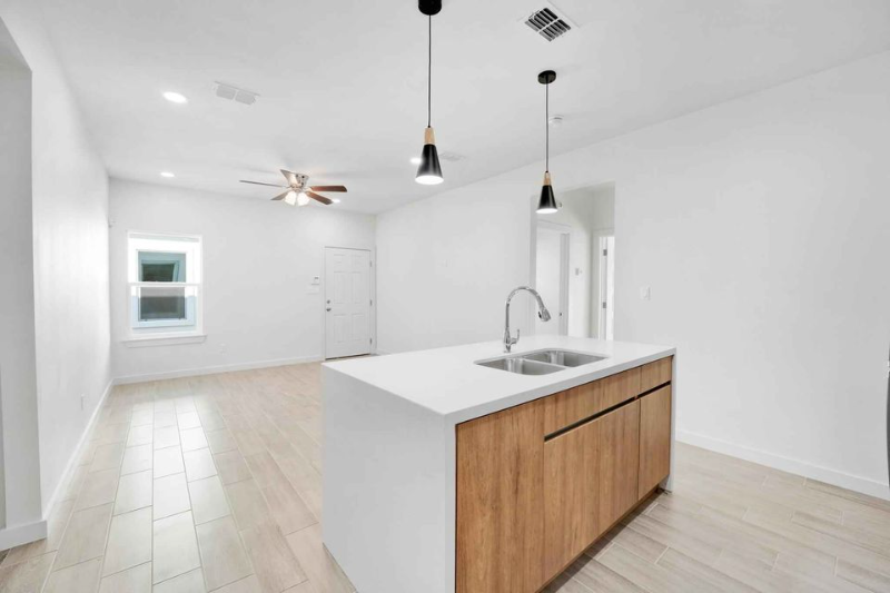 1402 W Platinum Dr #2 - Photo 4 of 12