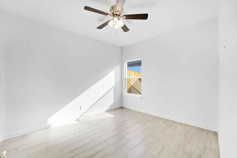1402 W Platinum Dr #2 - Photo 5 of 12