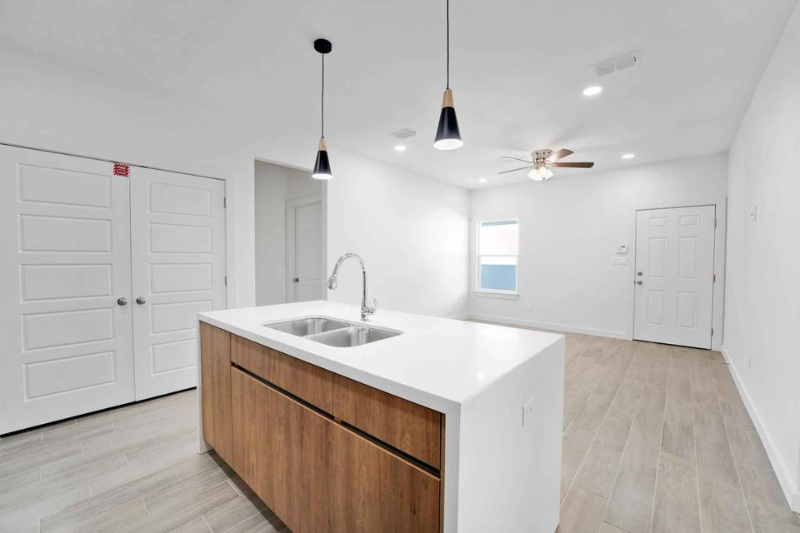 1402 W Platinum Dr #2 - Photo 7 of 12