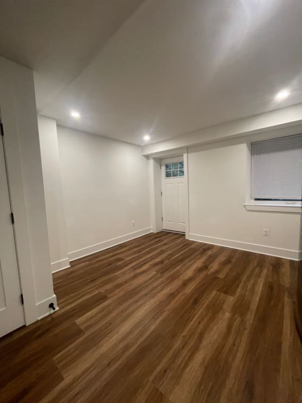3925 Roland Ave #B - Photo 3 of 9