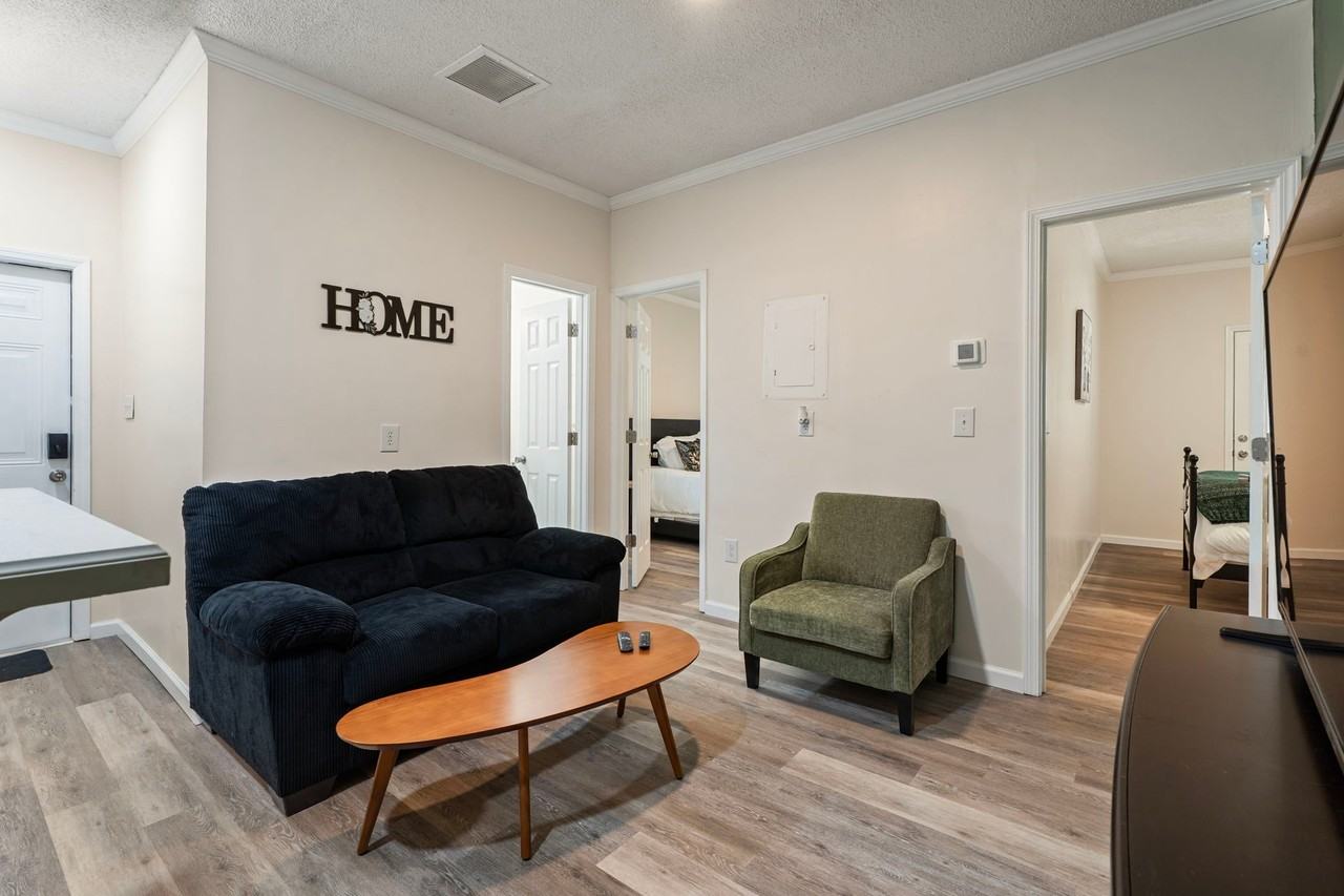 1019 W Rowan St - Photo 2 of 20