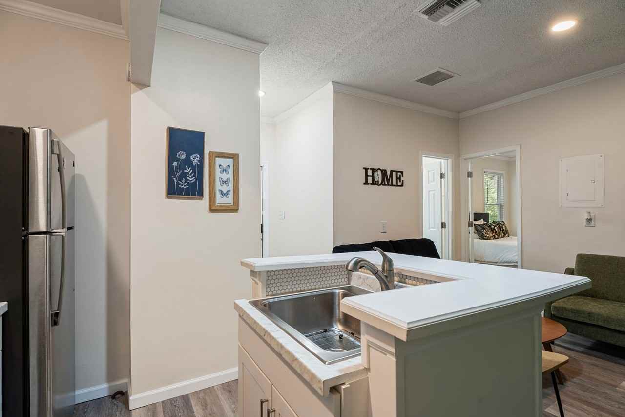 1019 W Rowan St - Photo 5 of 20