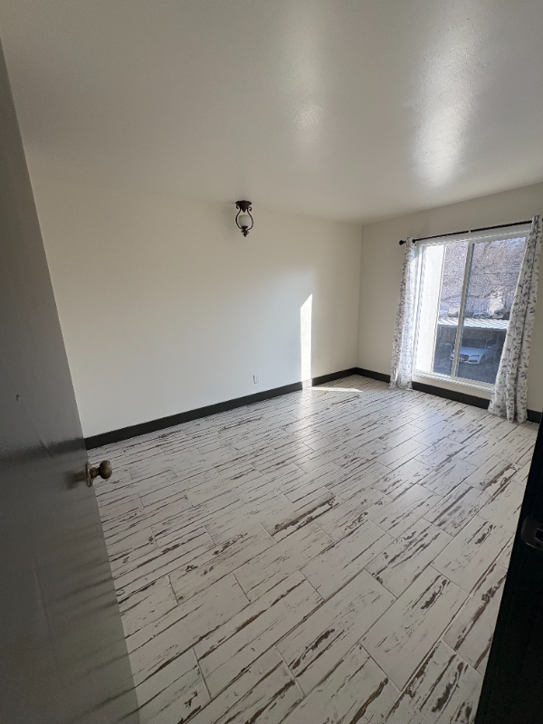 127 Southeast #34 - Photo 4 of 8