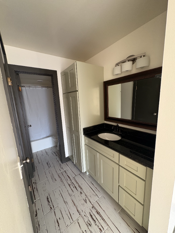 127 Southeast #34 - Photo 6 of 8