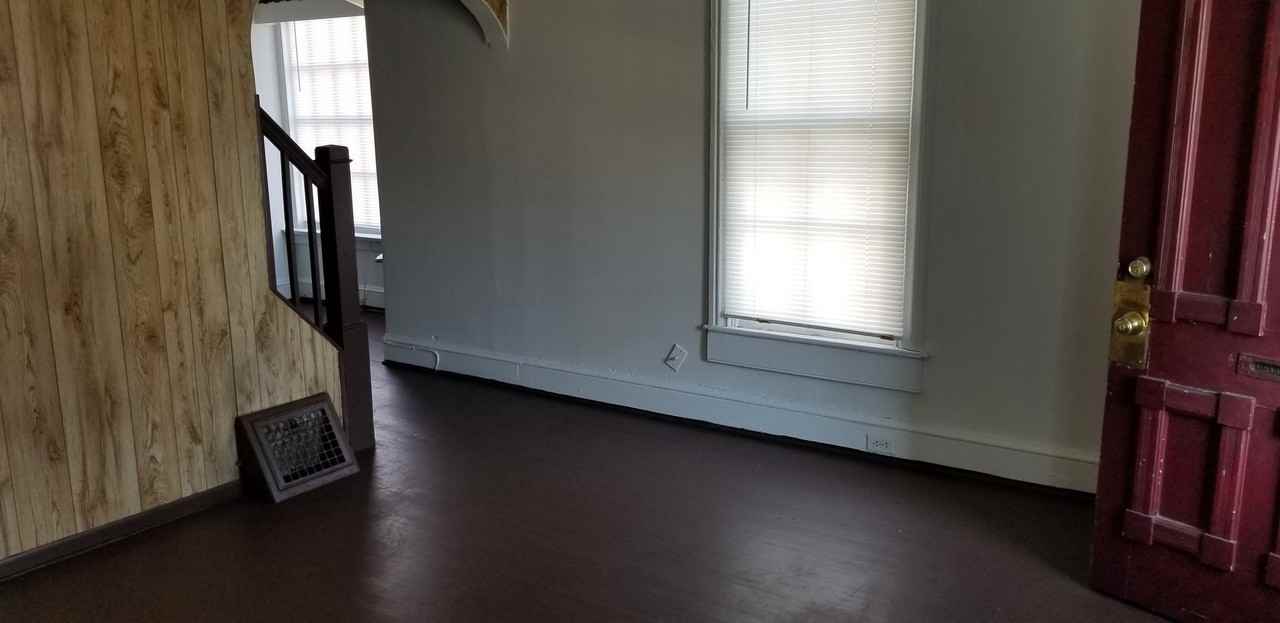 316 N Maple Ave - Photo 3 of 10