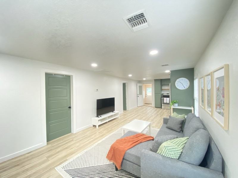 818 S 19th St - Photo 2 of 10
