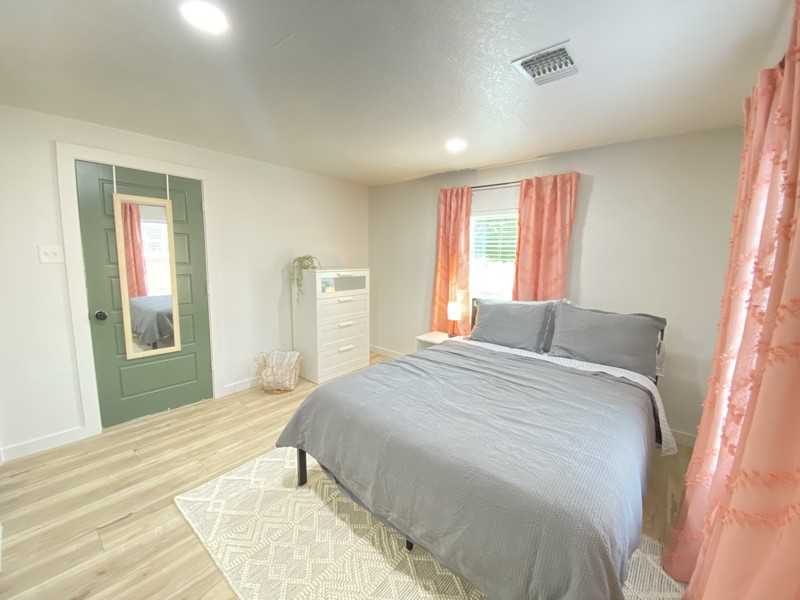 818 S 19th St - Photo 7 of 10