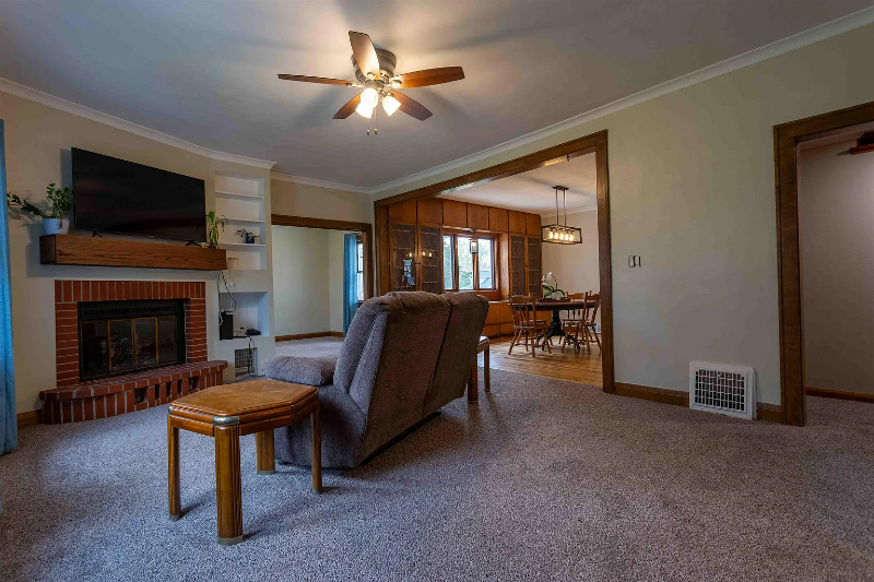 1215 Mount Pleasant St - Photo 4 of 15