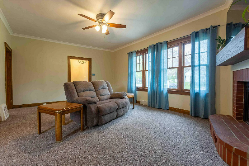 1215 Mount Pleasant St - Photo 5 of 15