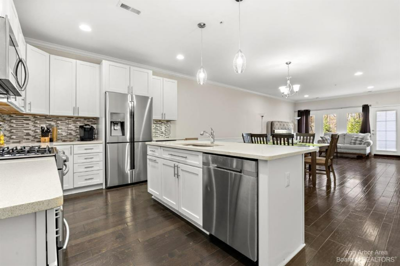 5570 Arbor Chase Dr - Photo 4 of 20