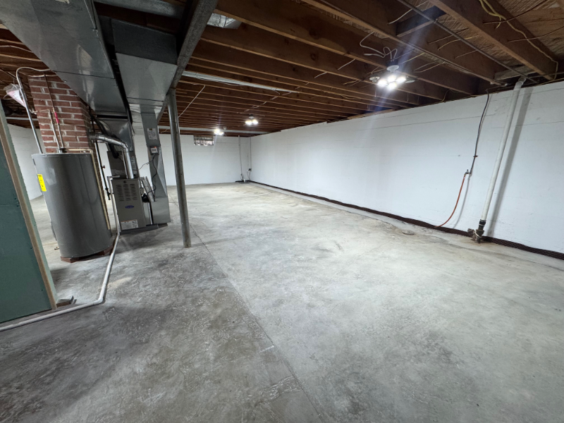 814 E Veterans Memorial Pkwy - Photo 7 of 9