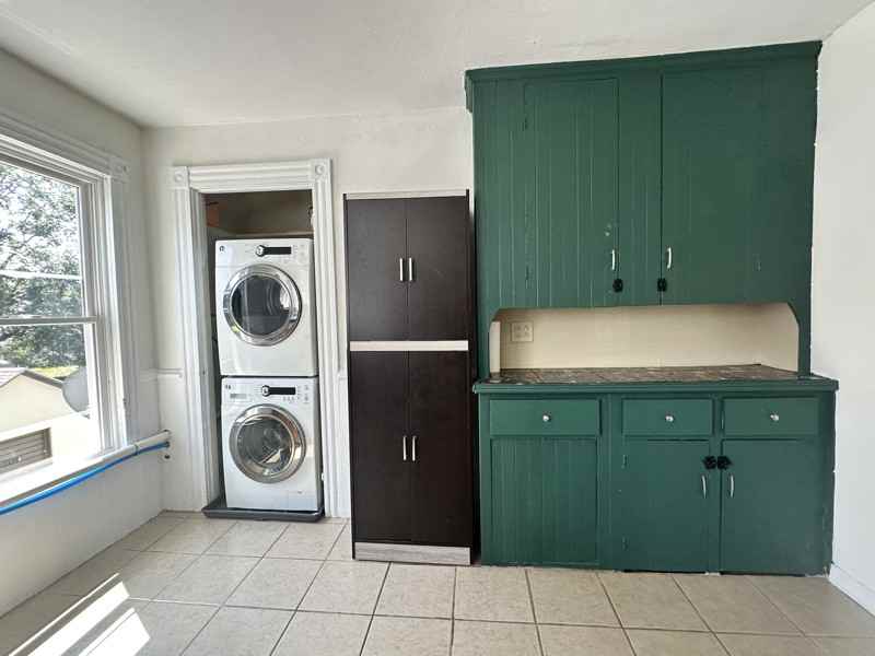 565 Thompson St #B - Photo 3 of 14