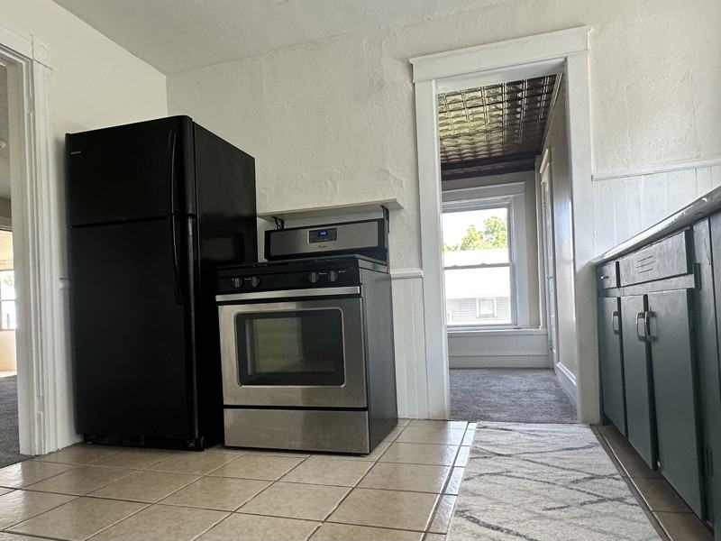 565 Thompson St #B - Photo 4 of 14