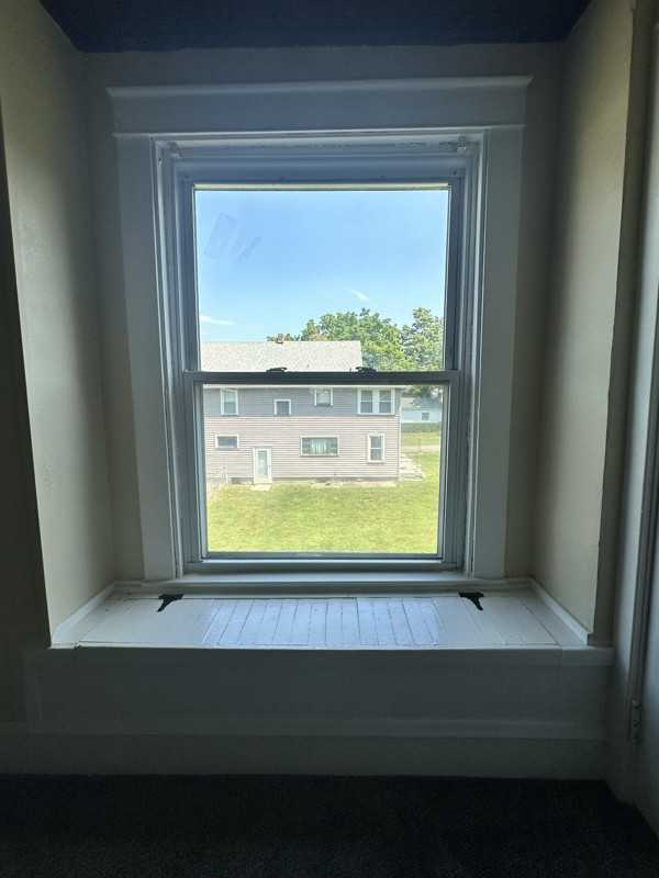 565 Thompson St #B - Photo 6 of 14