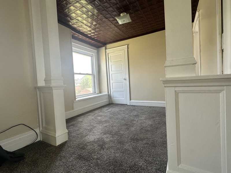 565 Thompson St #B - Photo 7 of 14
